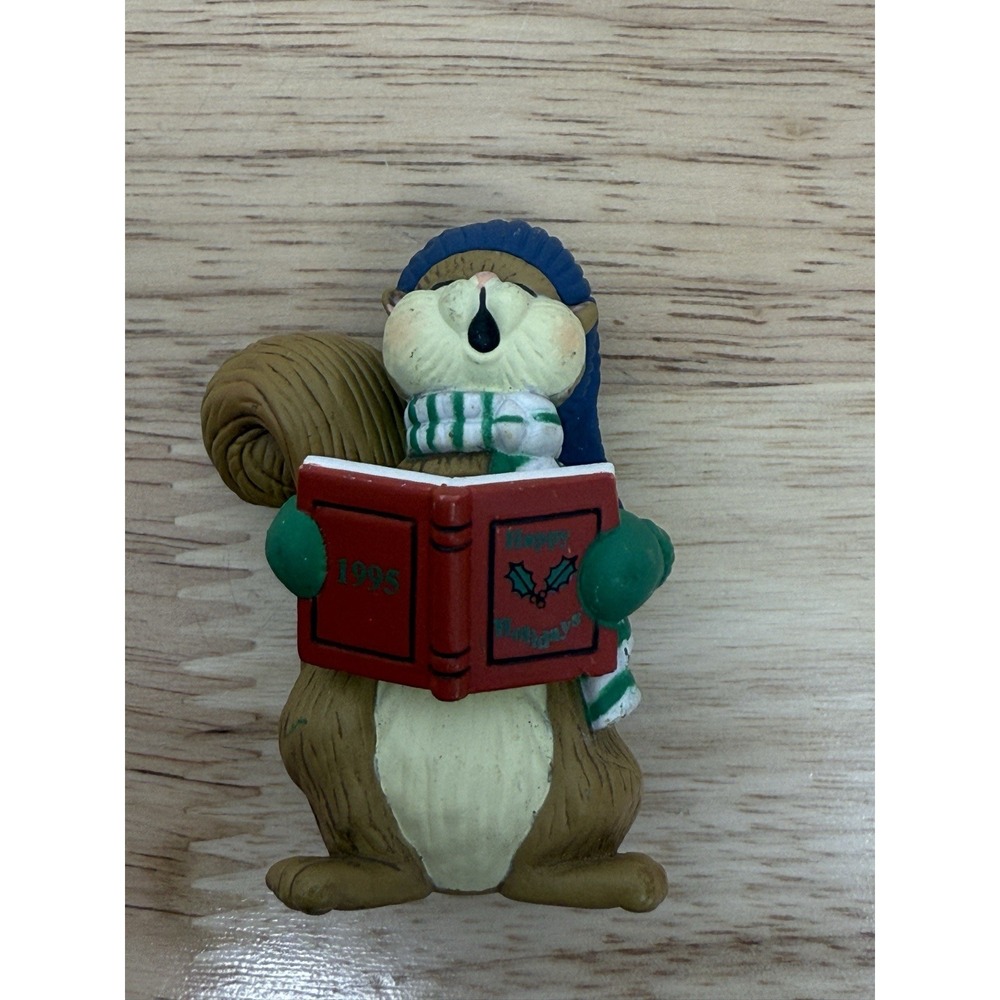 1993 DCI Ornament Caroler Squirrel 1995 Happy‎ Holidays Figurine. #AA